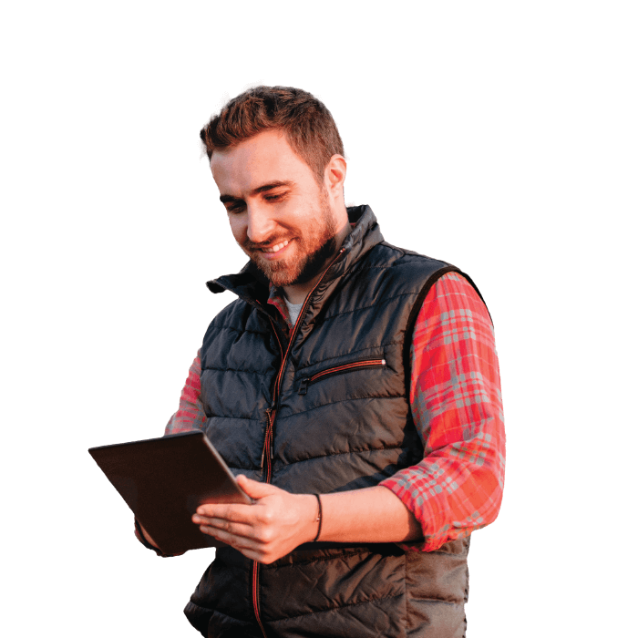 Agriculteur tenant une tablette utilisant G3 SmartSell